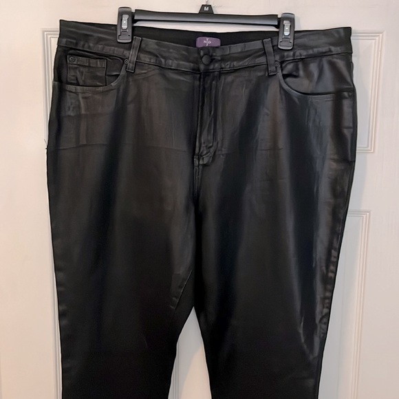 NWOT WOMEN’S PLUS SIZE SKINNY JEANS : SIZE 18W - Picture 2 of 3